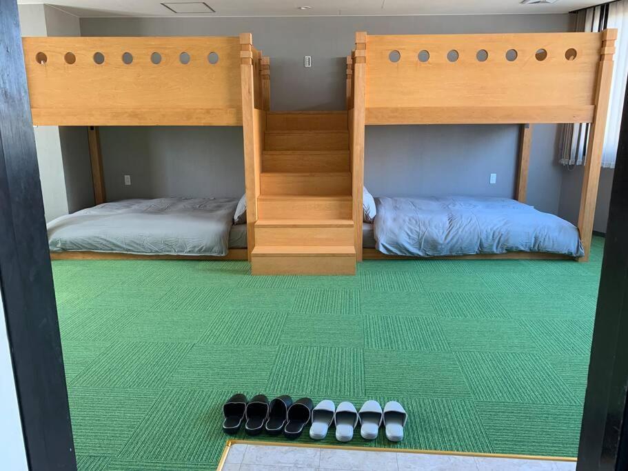 8人まで一緒に 素敵な二段ベッドがある広い客室 Kdy Apartment